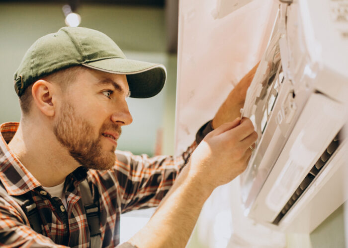 Repairman doing air conditioner servise